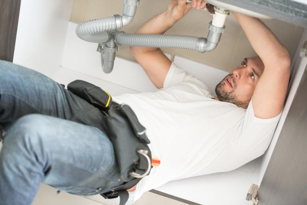 Signs You Need To Call a Residential Plumbing Contractor